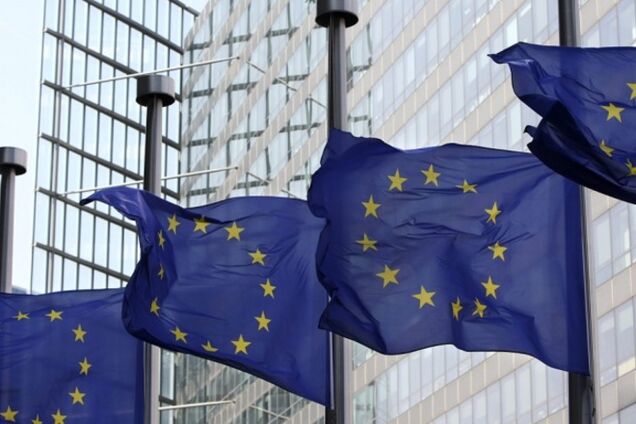 Отключение от SWIFT и не только: какие санкции грозят России