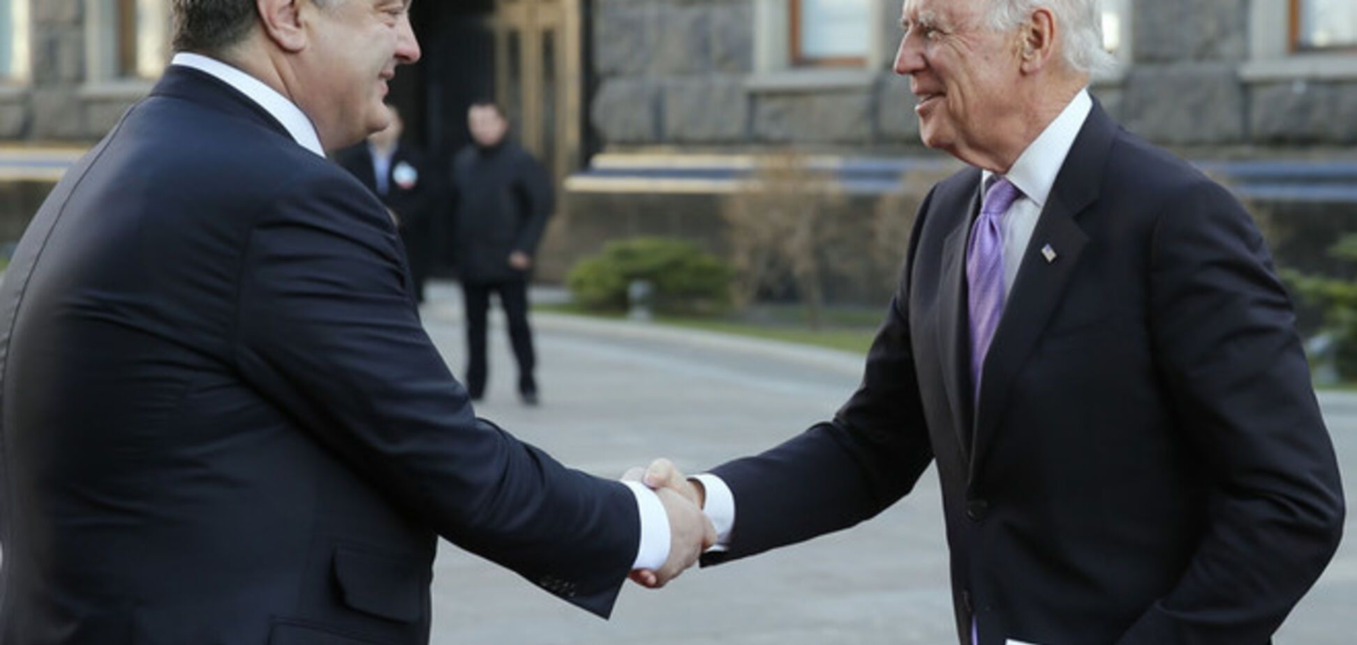 Порошенко поблагодарил Байдена за $2 млрд кредита