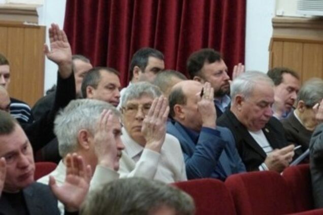 Горсовет Мариуполя единогласно признал 'ДНР' и 'ЛНР' террористами