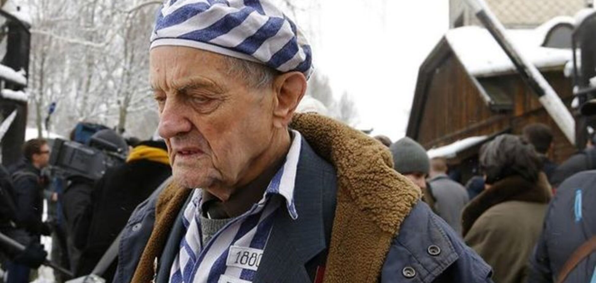 90-летний узник Освенцима с сине-желтой ленточкой вызвал истерику у россиян