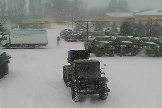 Журналист: российская база в Луганске на облетевших интернет фото - не единичный случай