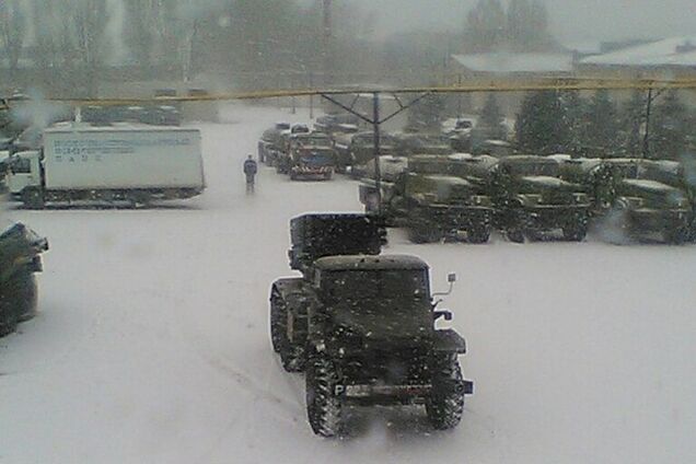 Обнаружена российская военная база в Луганске: 'Грады' стоят рядом с 'гумконвоем'. Фотофакты