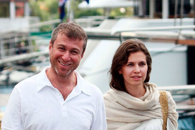 СМИ сообщили, что Абрамович и Жукова женаты уже несколько лет