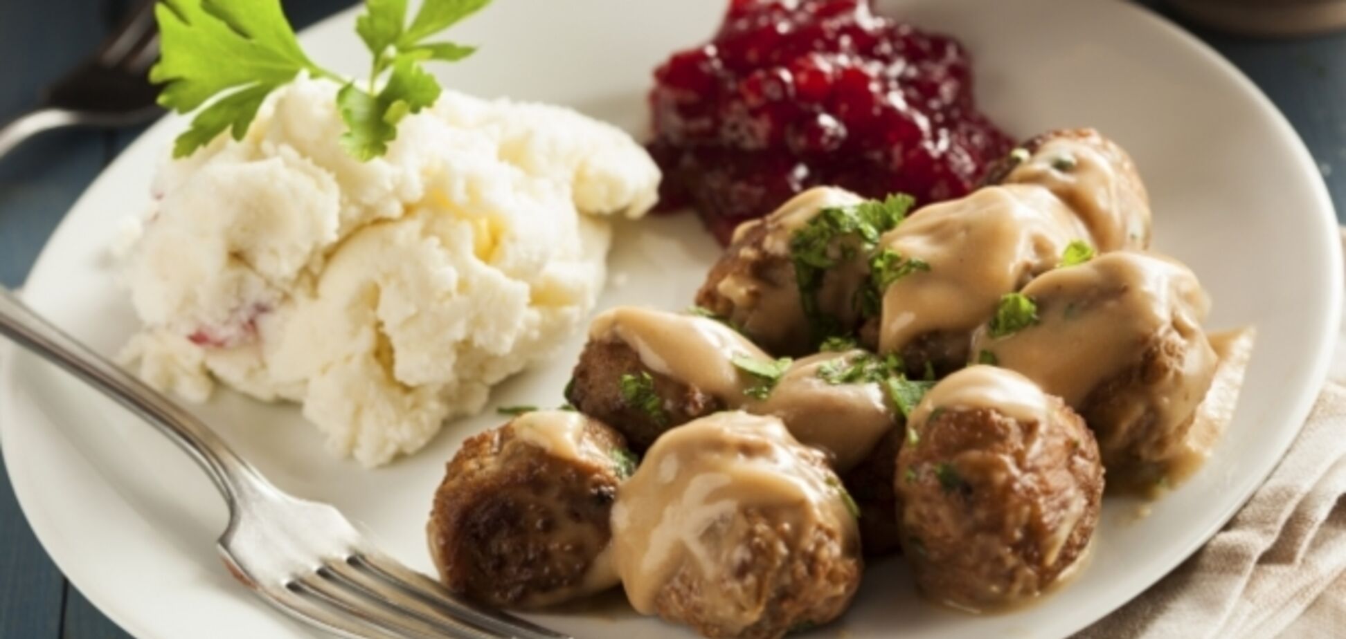 Обед за 15 минут: шведские фрикадельки с соусом от Джейми Оливера