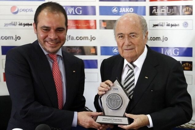 Футбольные пешки. Что за люди хотят сместить Блаттера