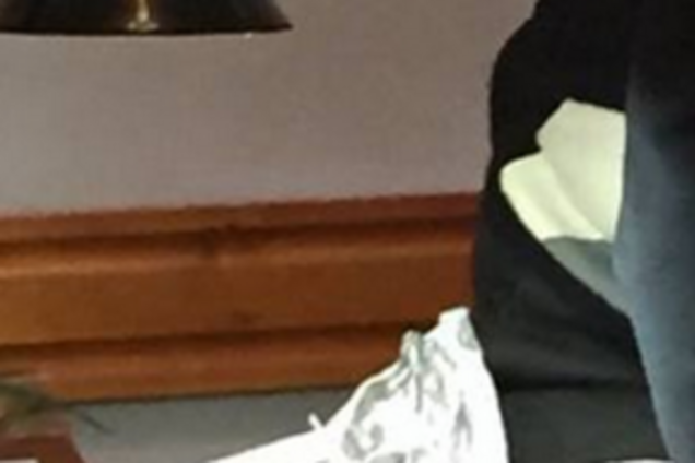 Аваков опублікував оперативне фото, як харківський воєнком тягнеться за хабарем у пару тисяч