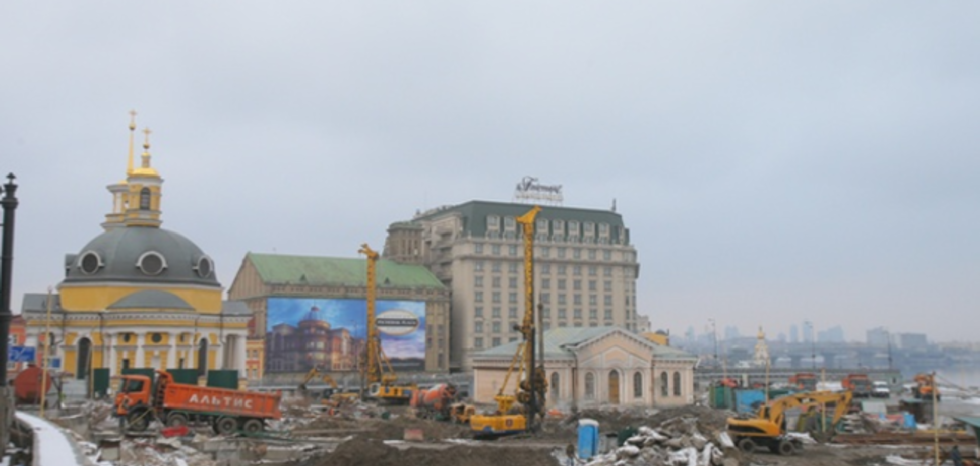 В Киеве на Почтовой площади к лету появятся гигантский паркинг, музыкальный фонтан и бары