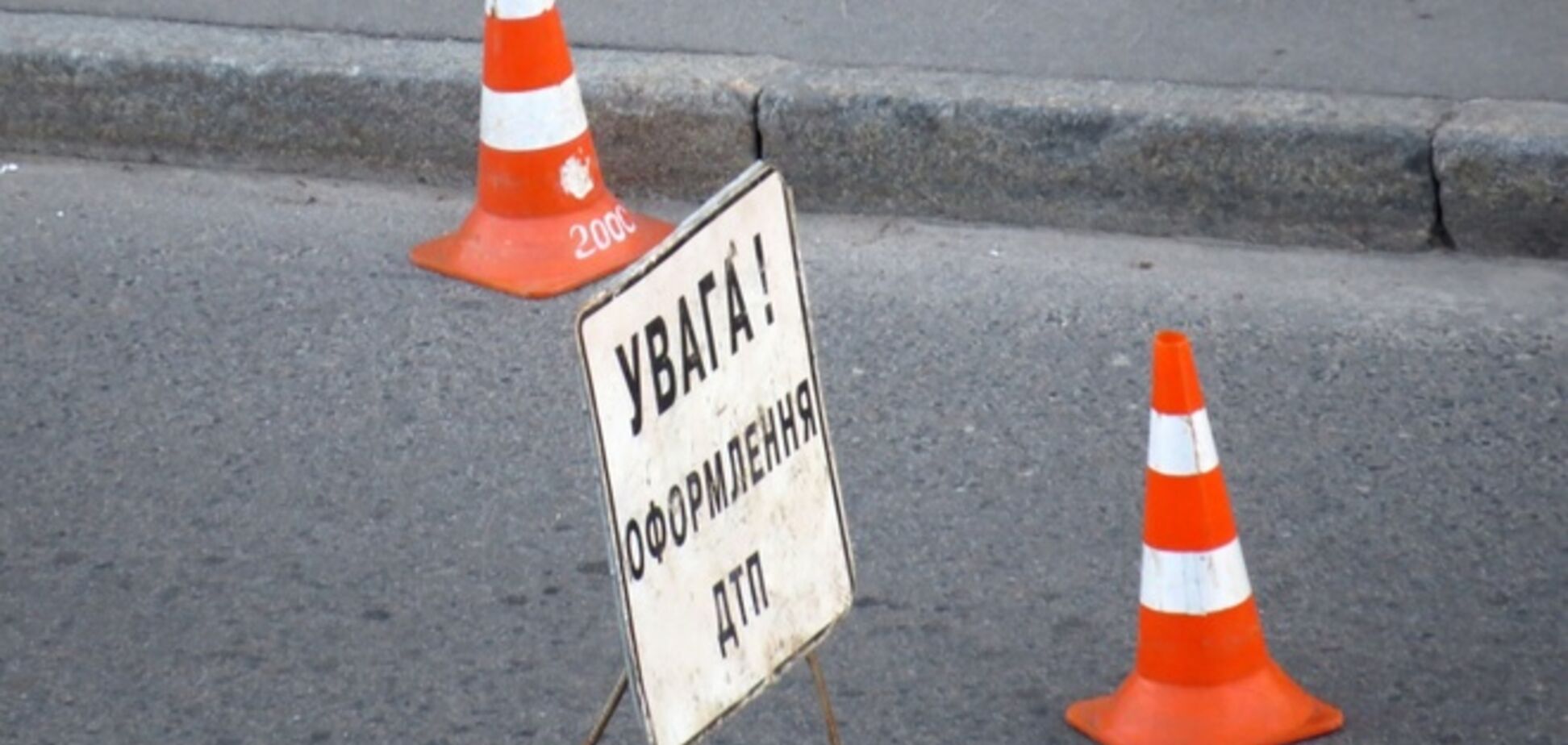 На Сумщине грузовик врезался в школьный автобус: 11 детей в больнице