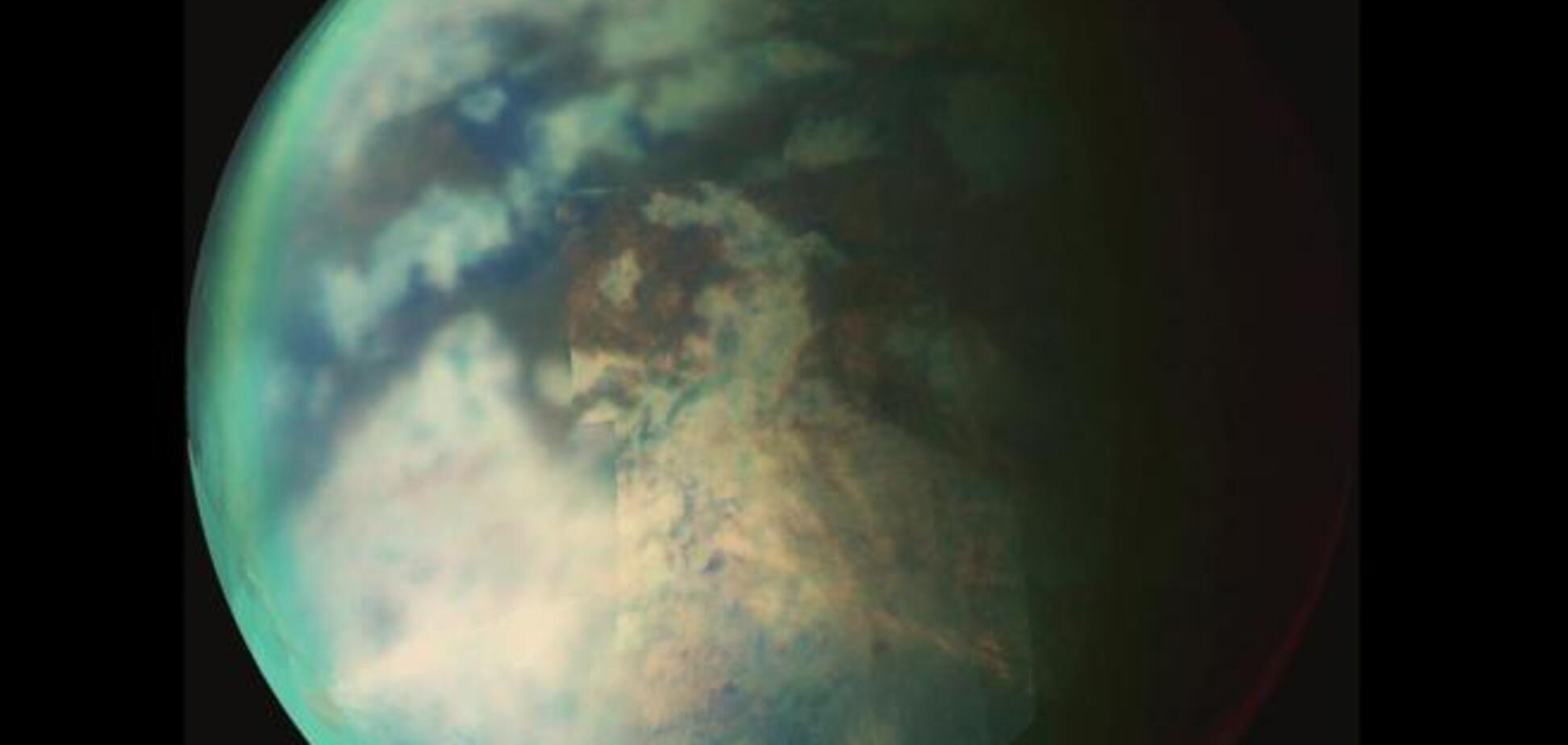 NASA рассмотрела Титан в лучах солнечного света