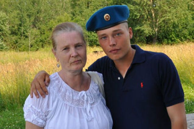 Мать воюющего за 'Новороссию' садиста полностью разделяет его нацистские убеждения: фотодоказательства