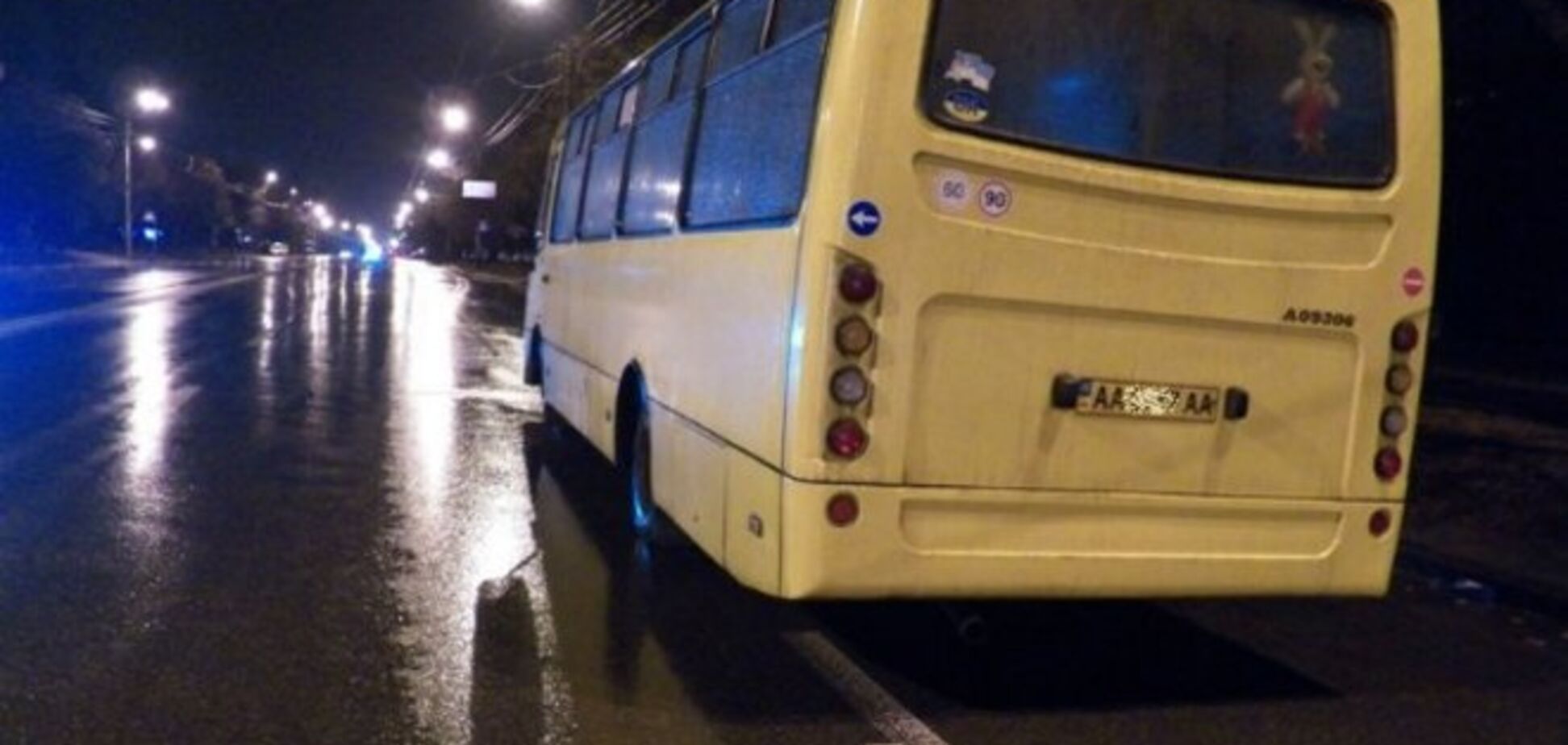 В Киеве мужчину переехали сразу несколько автомобилей: фото с места ДТП