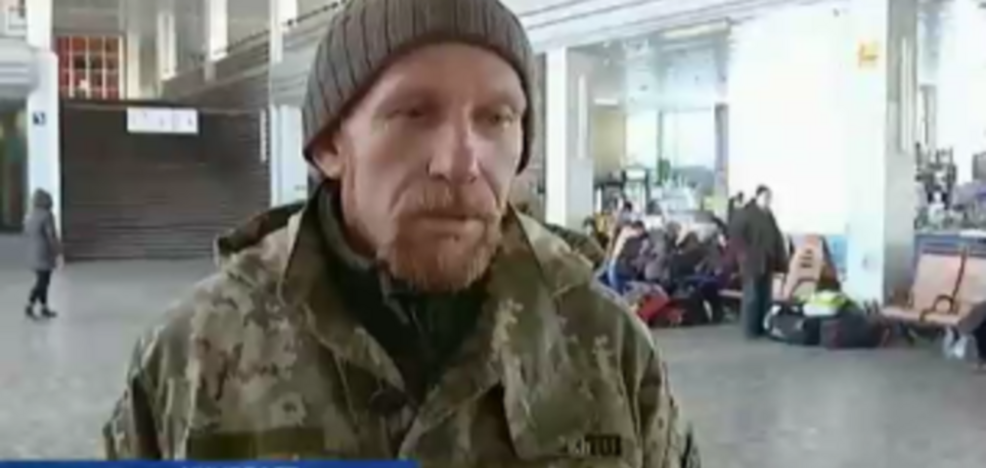 'Это не моя война': в Николаеве проводница выбросила вещи военных АТО из поезда