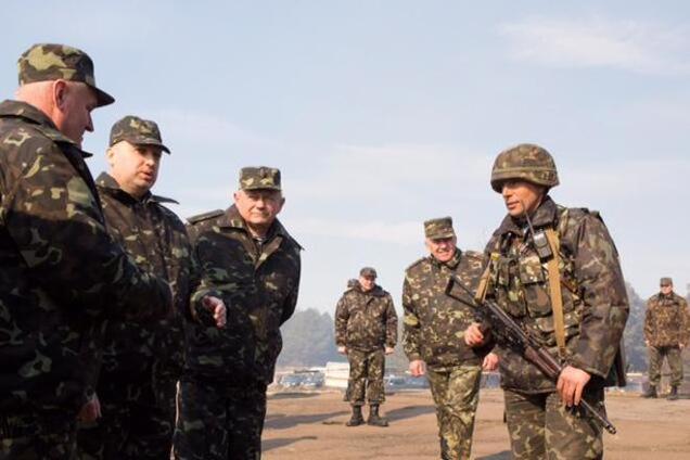 Турчинов: через линию столкновения создано 7 коридоров, все остальные пути перекрыты