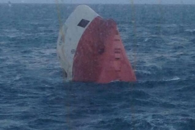 У берегов Шотландии затонуло судно: фото кораблекрушения