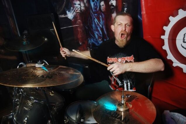 Барабанщик 'Корозія металу' їде в зону АТО 'служити 3 місяці в музичному взводі Азов'