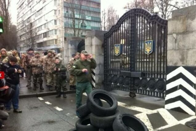 Аваков назвал блокировавших Минобороны 'айдаровцев' предателями