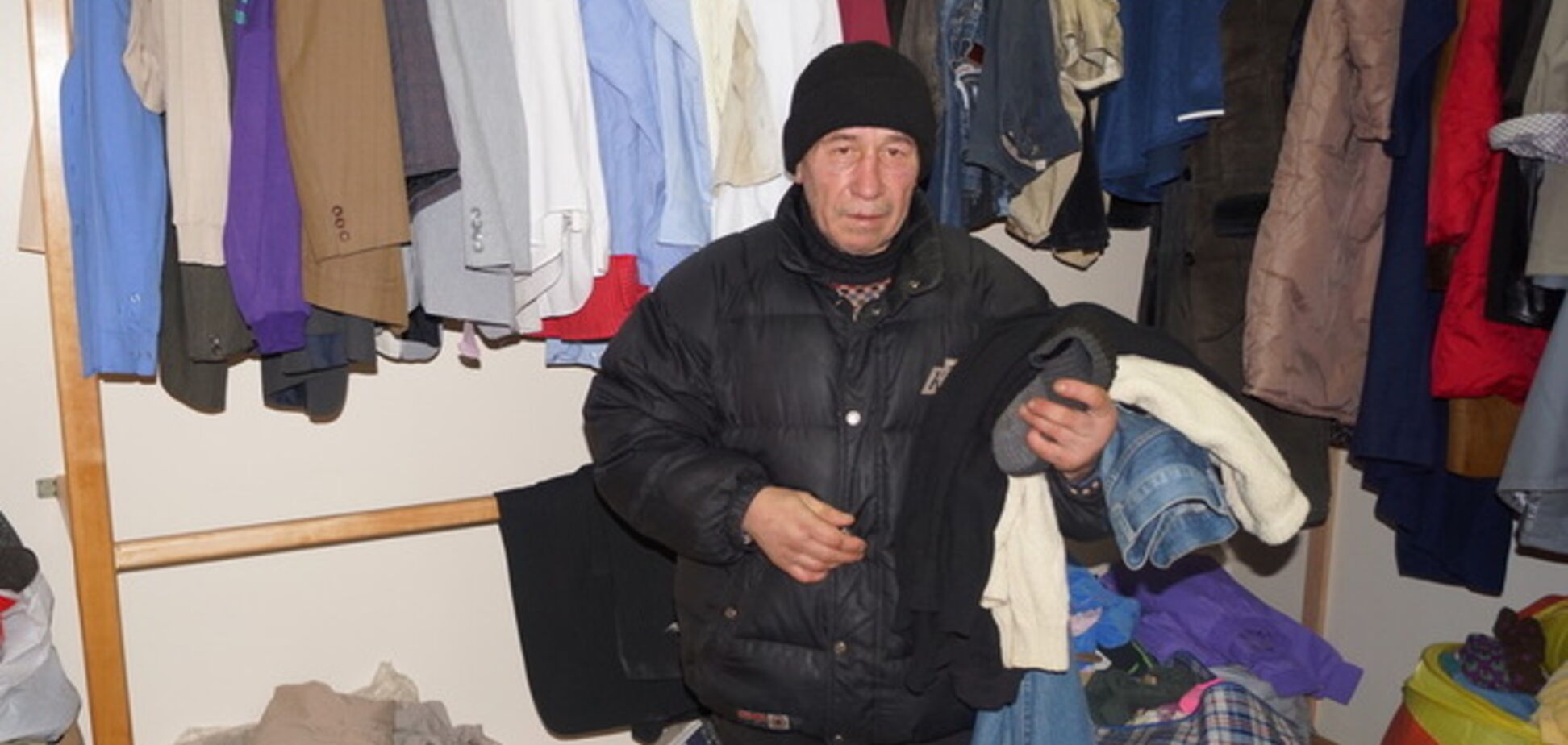 В Киево-Печерской лавре раздают одежду для беженцев