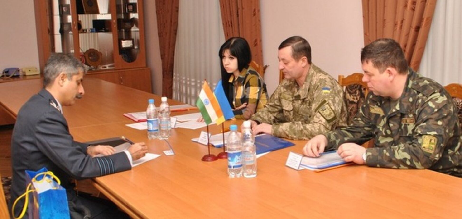 Украина обсуждает двустороннее военное сотрудничество с Индией