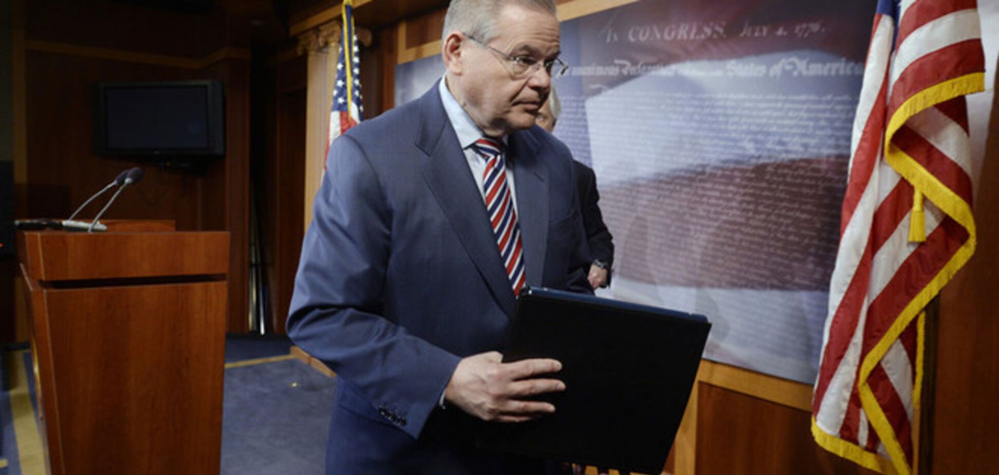 Санкции не остановили Путина, Украине нужно оружие - сенатор