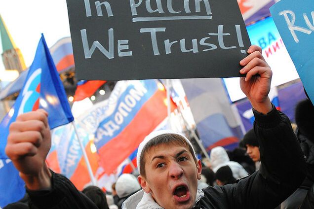 Россияне посходили с ума, они считают Путина миротворцем – депутат Госдумы