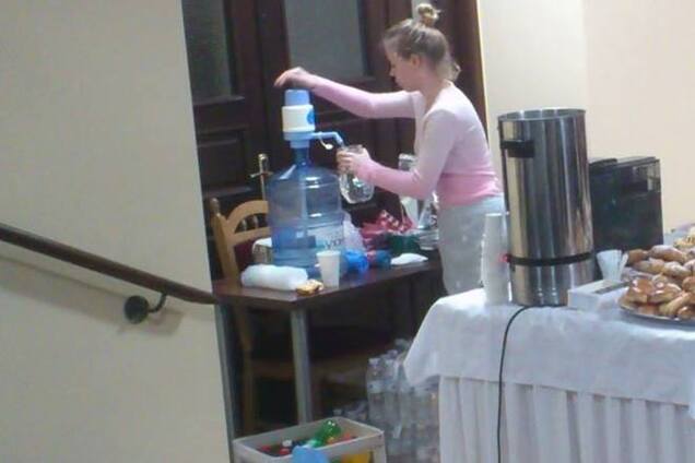 В Киевсовете перестали продавать депутатам чай из водопроводной воды