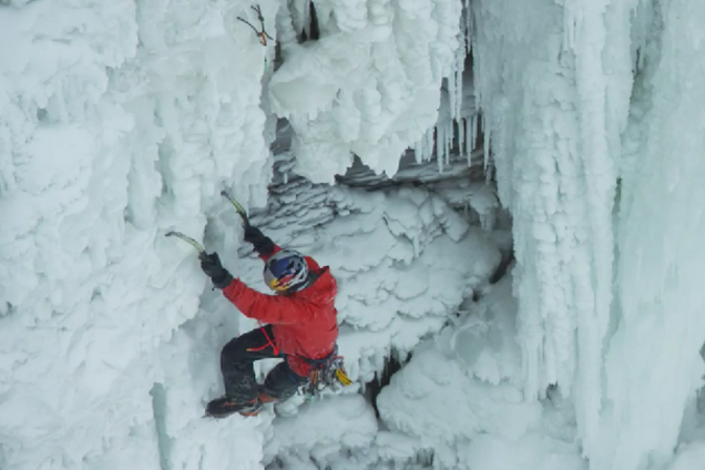 Альпинист покорил замерший Ниагарский водопад: опубликовано видео