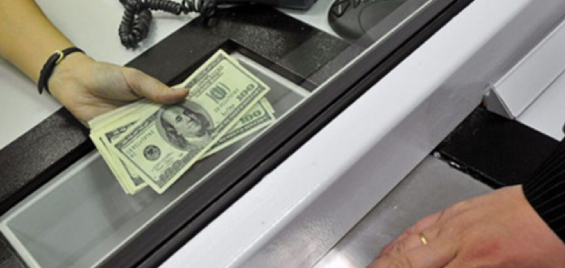 США разрешили личные денежные переводы в оккупированный Крым