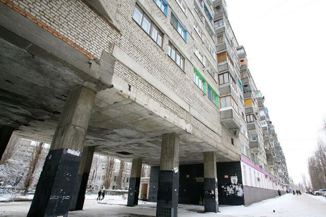 Горизонтальные небоскребы: 10 самых длинных зданий мира