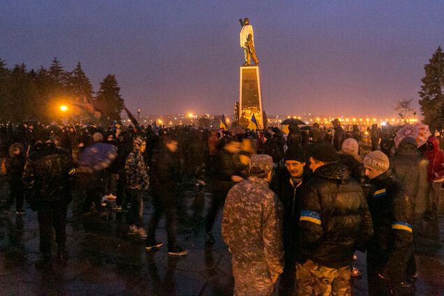Не снесли. В Запорожье обсуждают легальный демонтаж памятника Ленину