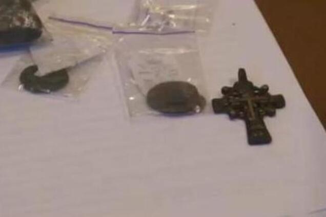 Археологи показали находки из раскопок на Почтовой площади в Киеве: видео