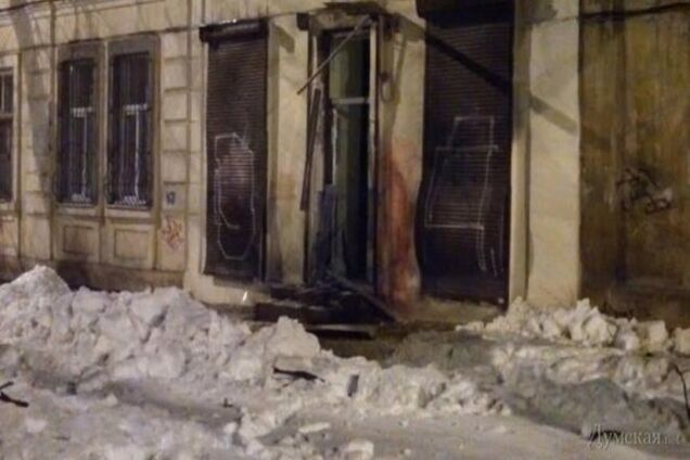 В Одессе прогремел взрыв у офиса центра помощи бойцам АТО: фото и видео с места событий