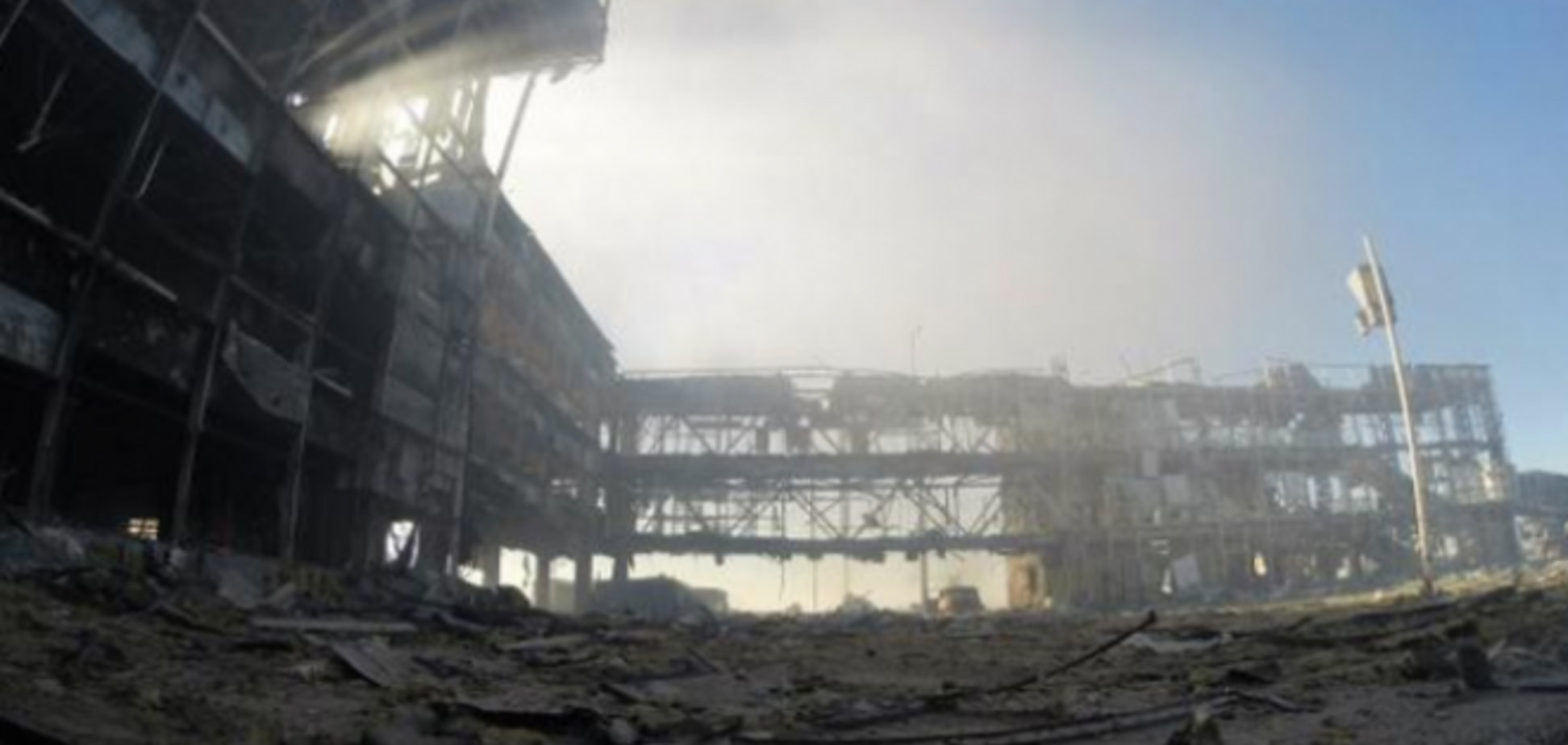 Боевики из танков атакуют 'киборгов' в донецком аэропорту