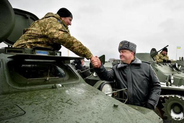 Порошенко передал армии более 100 единиц военной техники: опубликованы фото