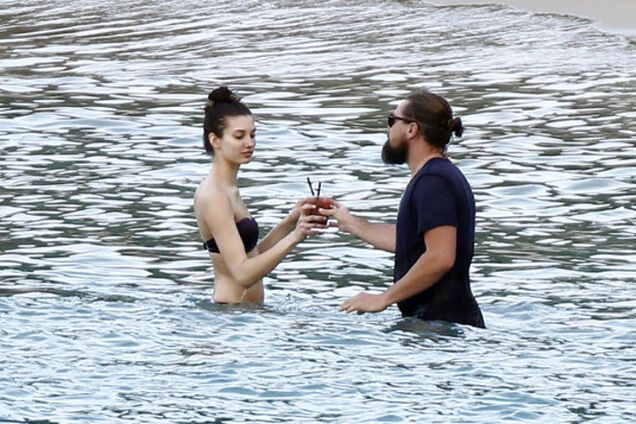 Леонардо ДиКаприо развлекся с девушками на карибском острове