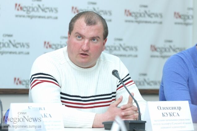 В Сумах чиновник устроил пьяный дебош в ночном клубе: украл бутылку и приставал к арабам