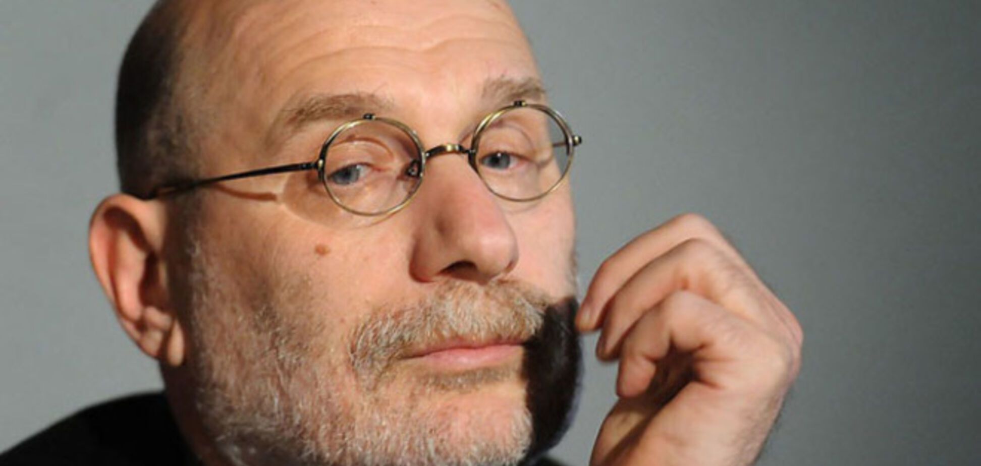 Акунин считает, что кремлевский режим 'подорвется' из-за собственной тупости