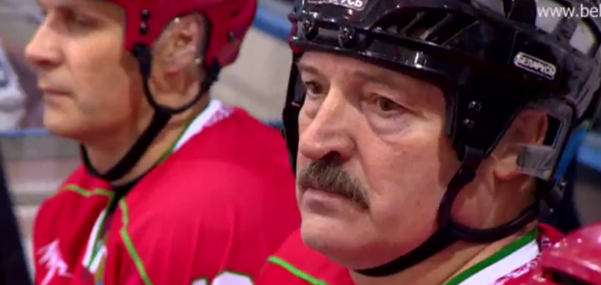 60-летний Лукашенко снова сыграл в хоккей: опубликовано видео