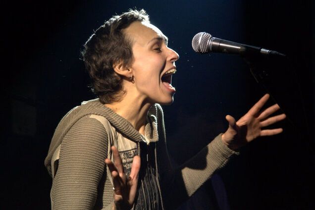 С чувством глубокого презрения