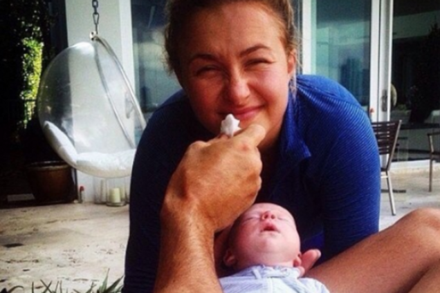 Кличко и Хайден показали обворожительные семейные фото с малышкой