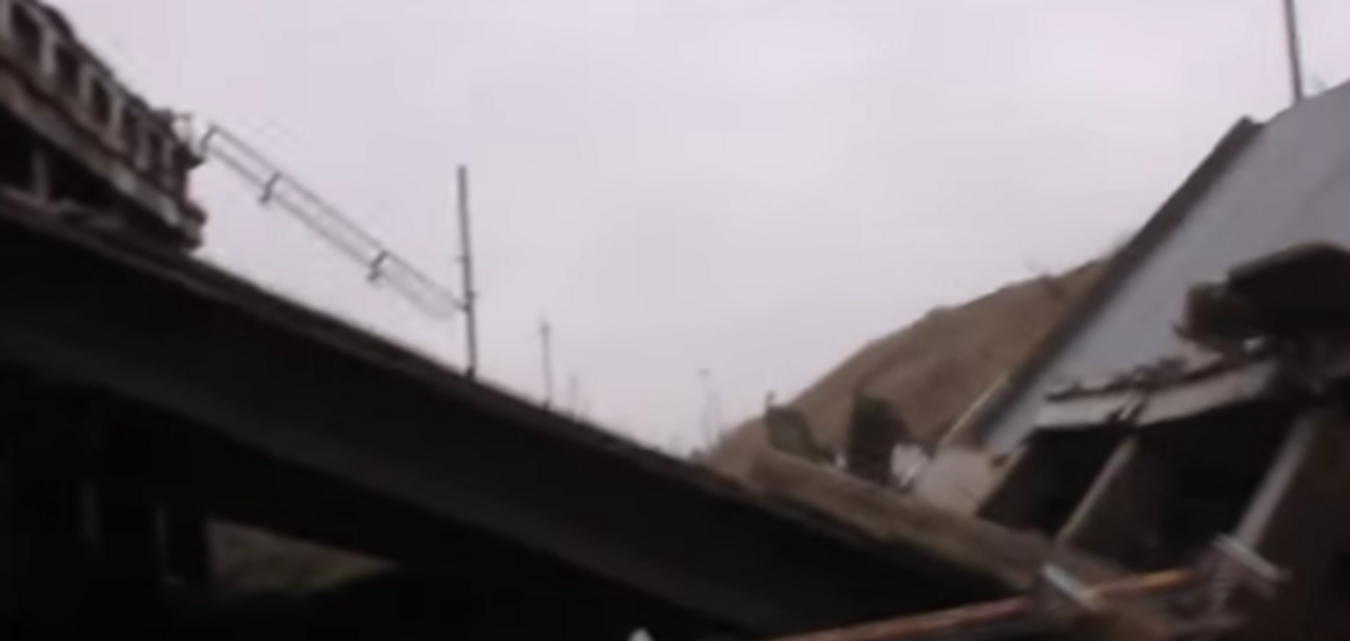Бойовики підірвали міст в Горлівці: опубліковано відео