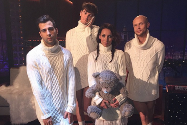 Иван Ургант и Алсу похвастались стройными ножками в мини платьях