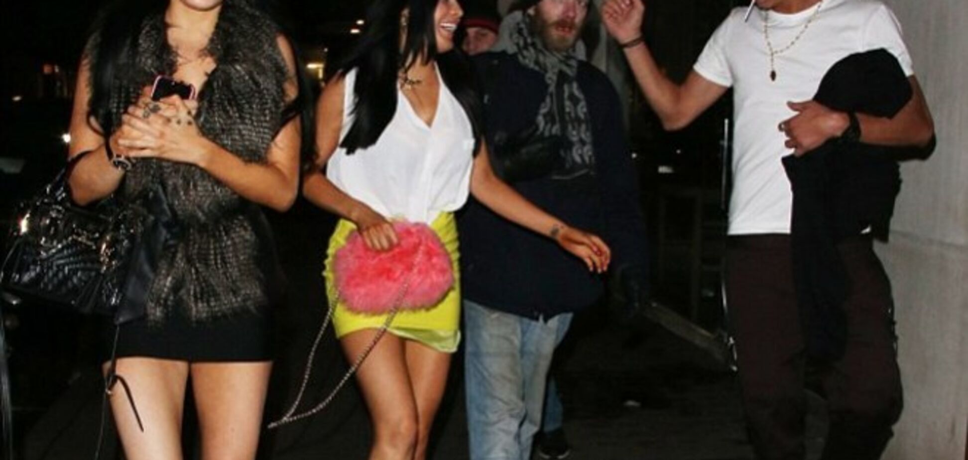 Известный французский футболист 'засветился' с моделями Playboy