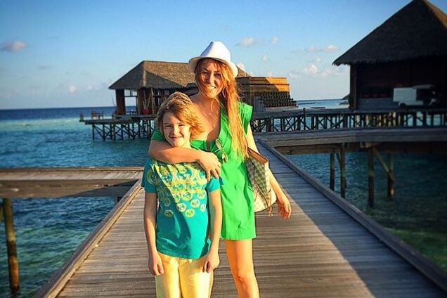 Ирина Дубцова в компании двух любимых мужчин нежится на Мальдивах