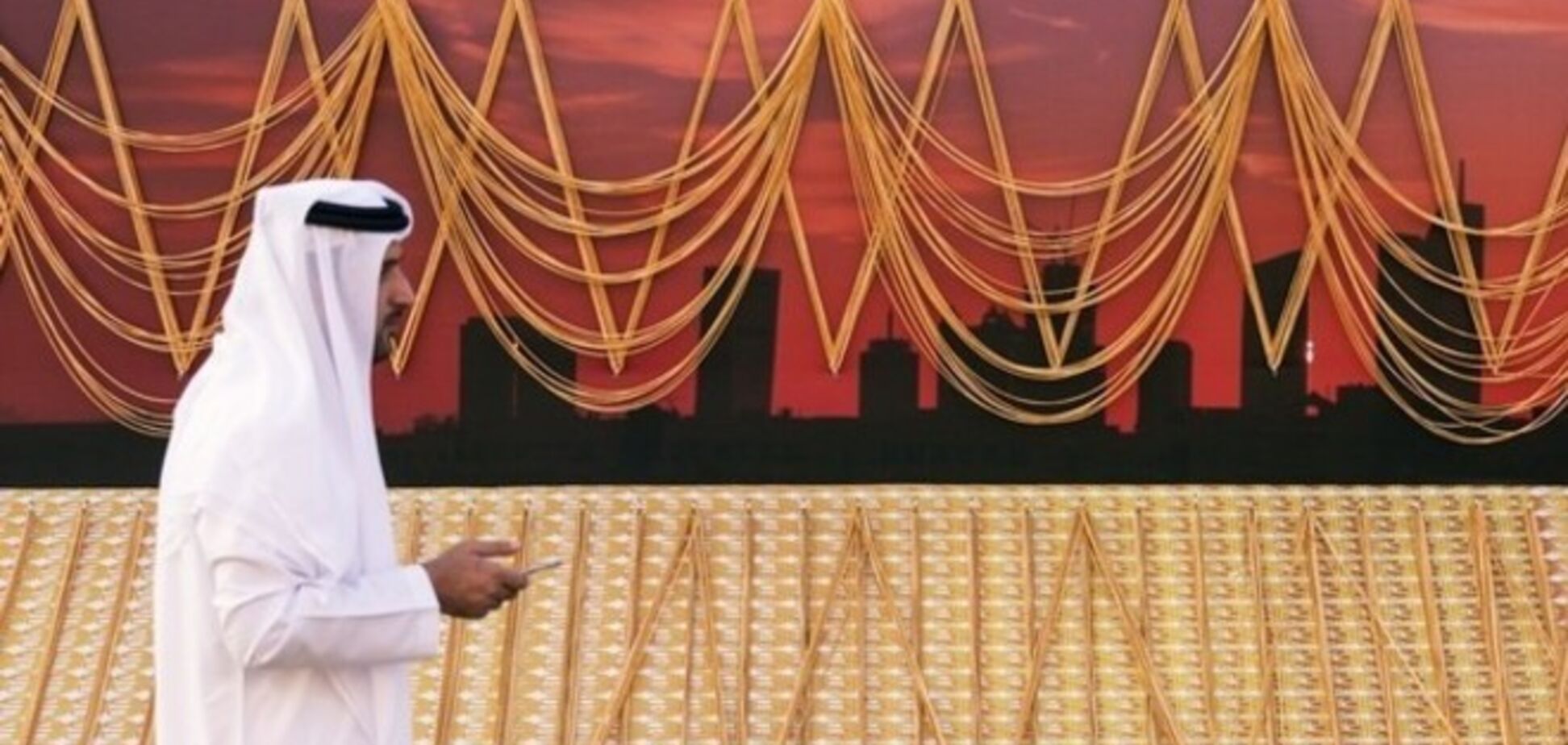 В Дубае создали золотую цепочку длиной 5 км и ценой $6 млн