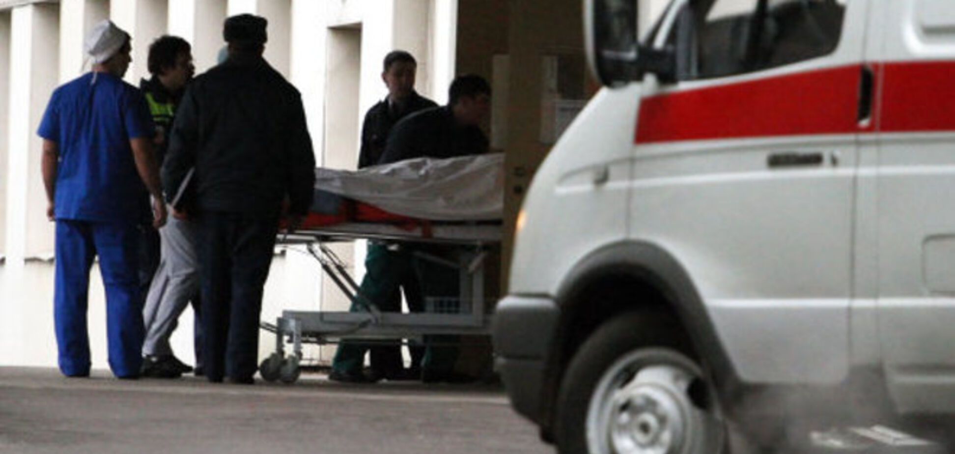 Выживший киевский 'зацепер' до сих пор в больнице: у подростка открытый перелом