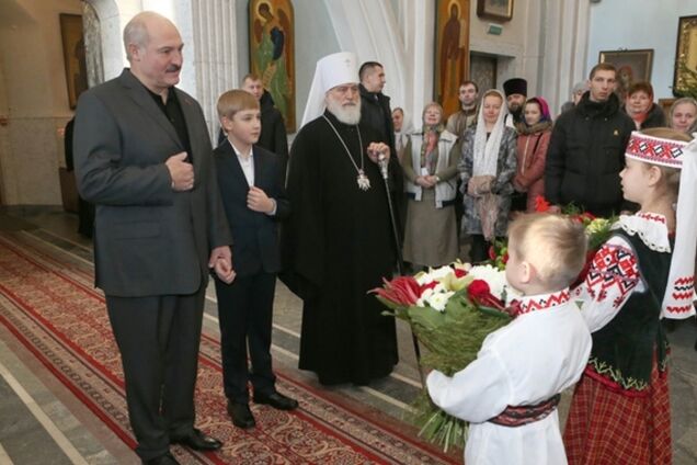 Лукашенко на Рождество вспомнил 'нашу родную' Украину и желал ей мира