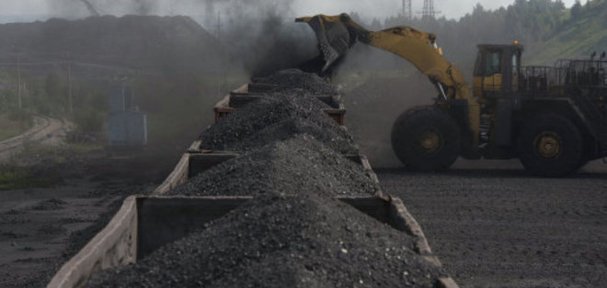 Украина купила еще два корабля угля из ЮАР, который 'не горит' - СМИ