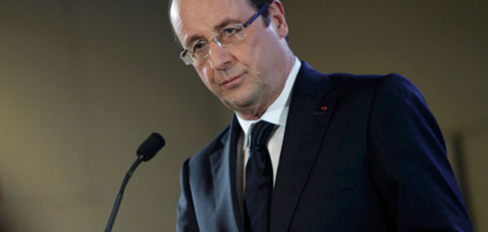 Олланд объявил во Франции трехдневный траур