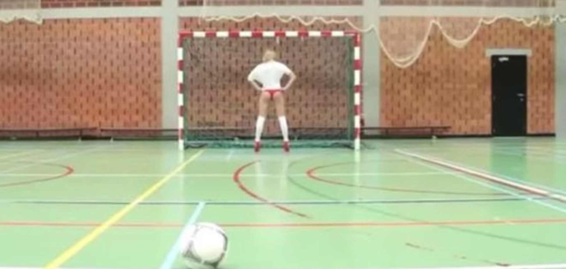 В Бельгии сыграли в эротический футбол: опубликовано видео