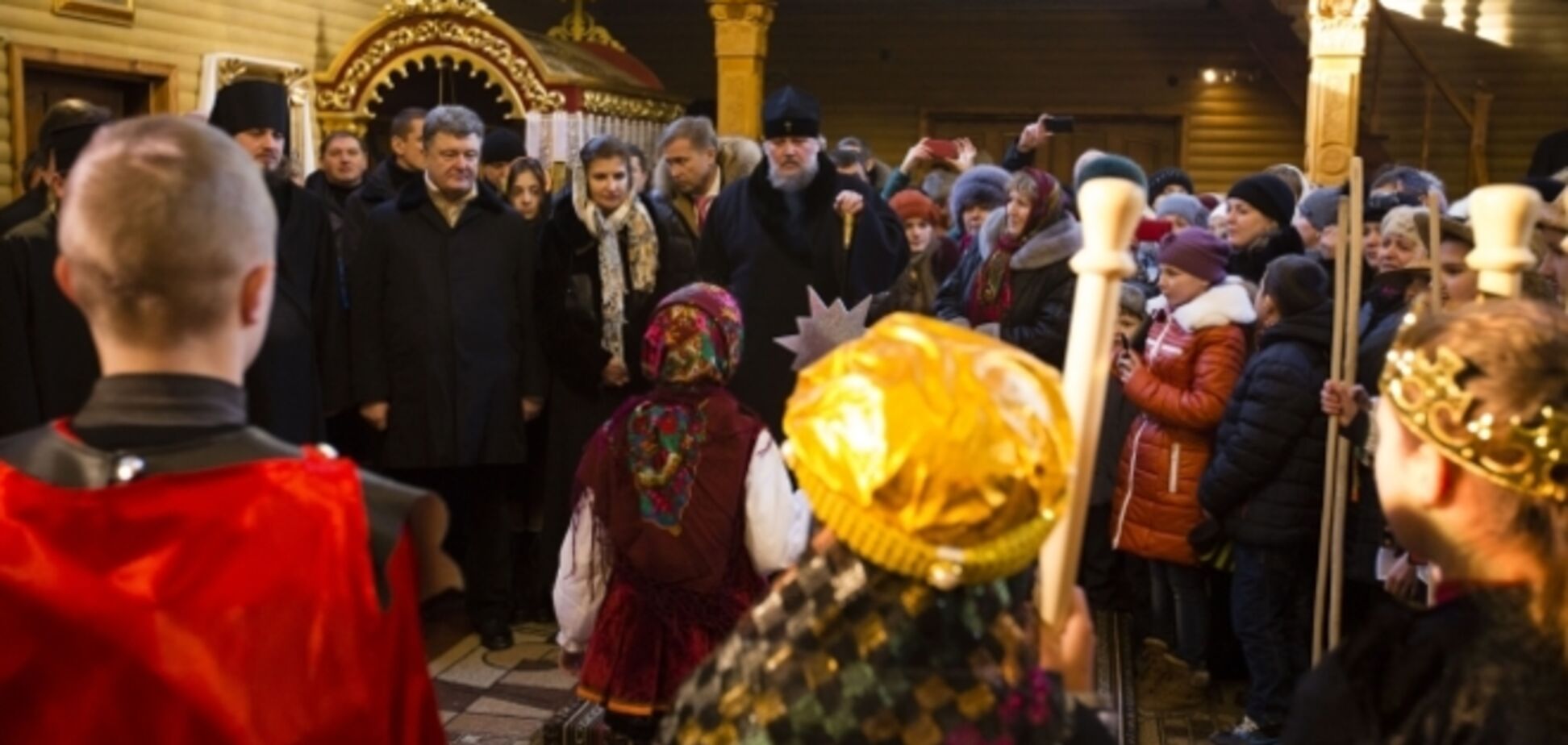 Порошенко отпраздновал Рождество в монастыре на Прикарпатье: фотофакт